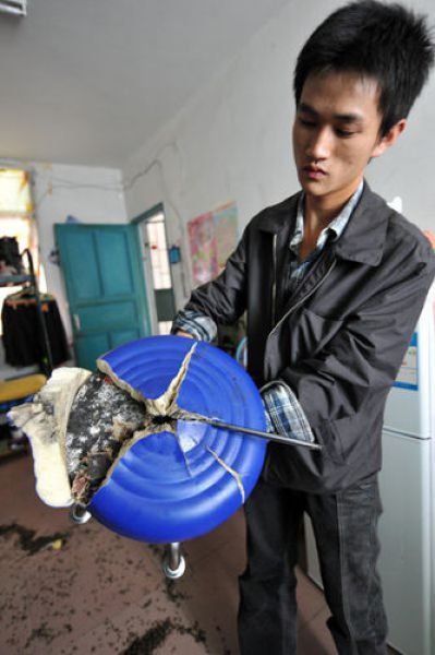 Китайская табуретка может убить (4 фото)