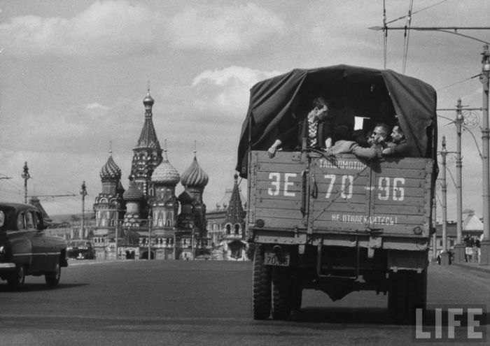 Американский взгляд на застройку Москвы "хрущевками" (23 фото)