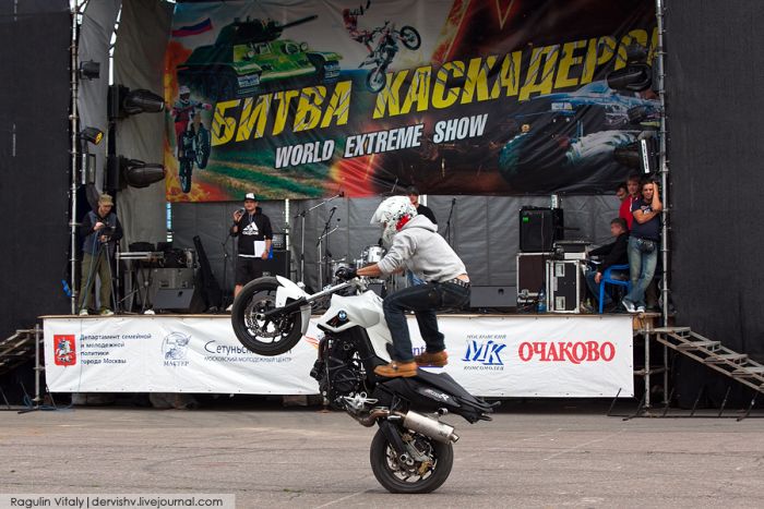 Экстремальный фестиваль каскадеров в Тушино (38 фото)