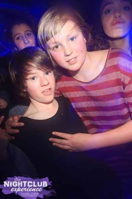 Дети в зарубежных ночных клубах (29 фото)