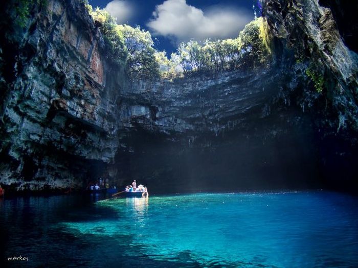 Сказочная пещера Мелиссани в Греции (22 фото)