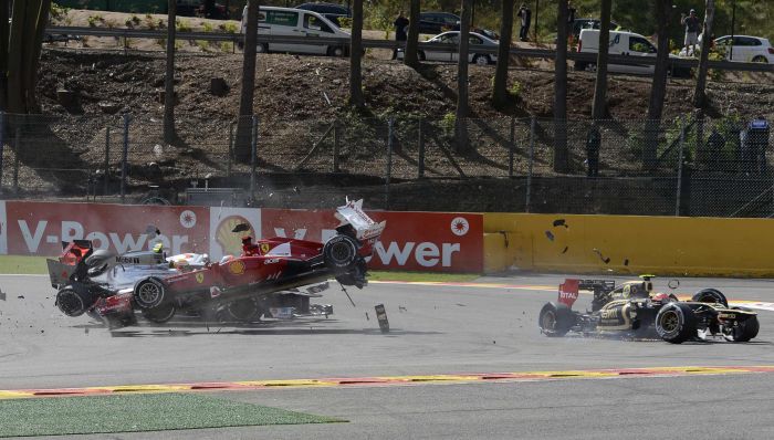 Ромен Грожан стал виновником аварии на гонках «Формула-1» (10 фото)