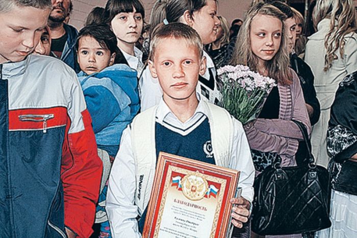 Школьники спасли девушку от преступников и вернули ей 980 тыс рублей! (3 фото)