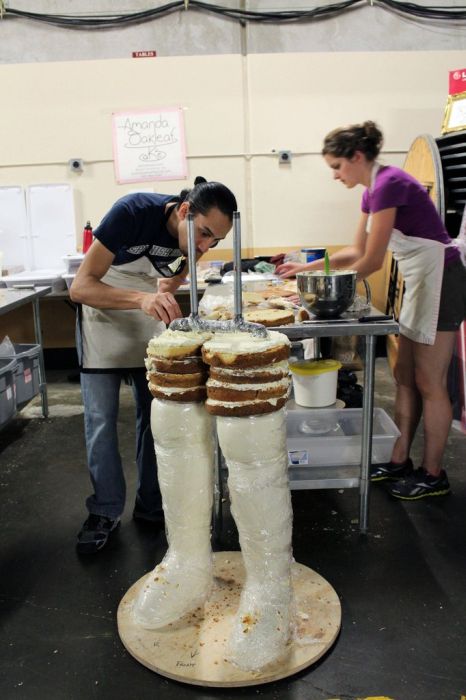 Крутой торт в виде Дарта Вейдера в полный рост! (31 фото)