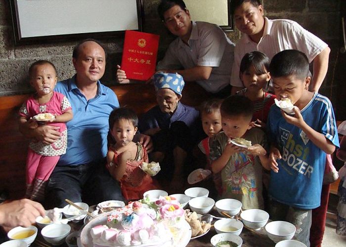 Долгожительница из Китая отметила 127й день рождения! (6 фото)
