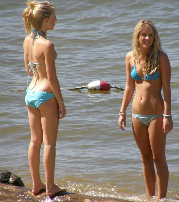 Девушки на пляже (70 фото) НЮ
