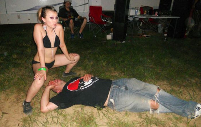 Не надо напиваться на рок-фестивале (36 фото)