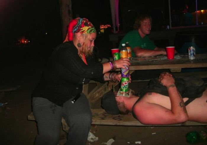 Не надо напиваться на рок-фестивале (36 фото)