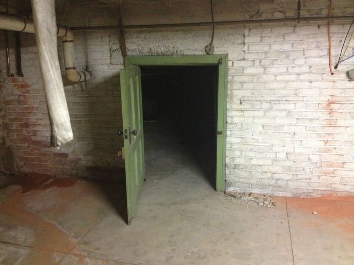 Дверь с секретом (16 фото)