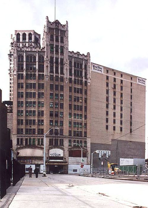 Заброшенные многоэтажки Детройта (35 фото)