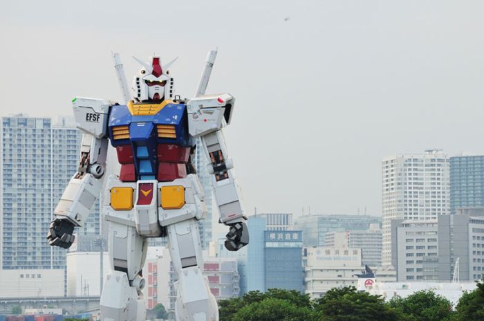 18-метровая статуя робота Gundam (15 фото)