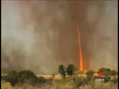 Пугающее огненное торнадо в Австралии (3.1 мб)