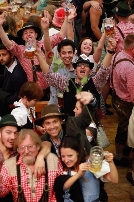 Фотоотчет с праздника пива - Oктоберфест 2012 (25 фото)