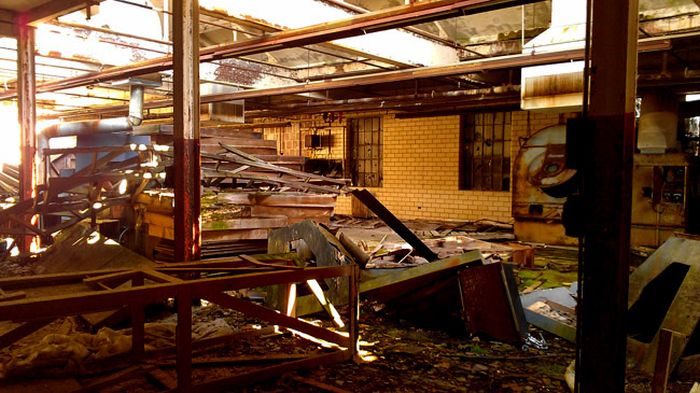 Заброшенная больница в США (134 фото)