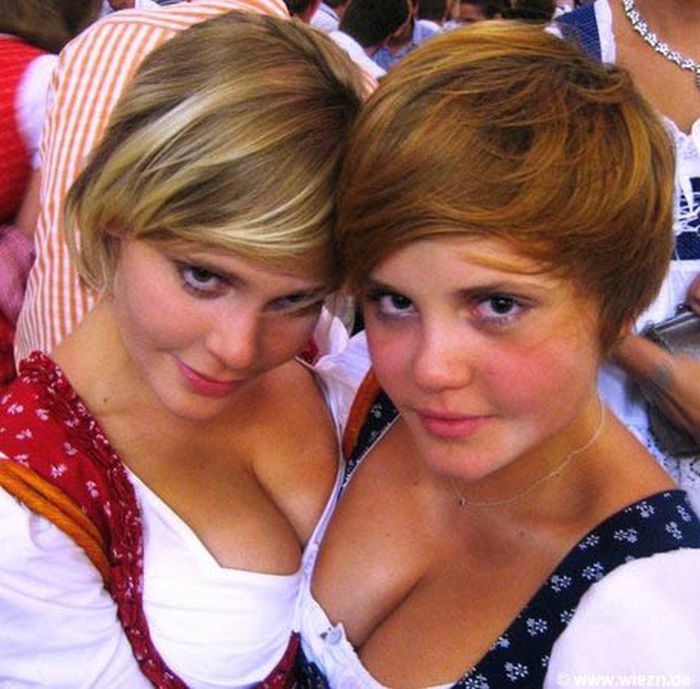 Девушки с пивного фестиваля Октоберфест 2012 (66 фото)