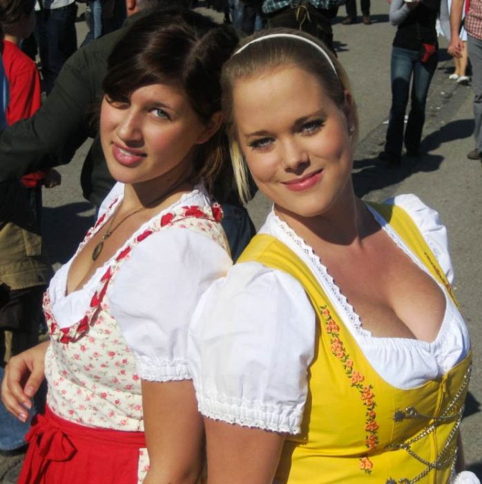Девушки с пивного фестиваля Октоберфест 2012 (66 фото)
