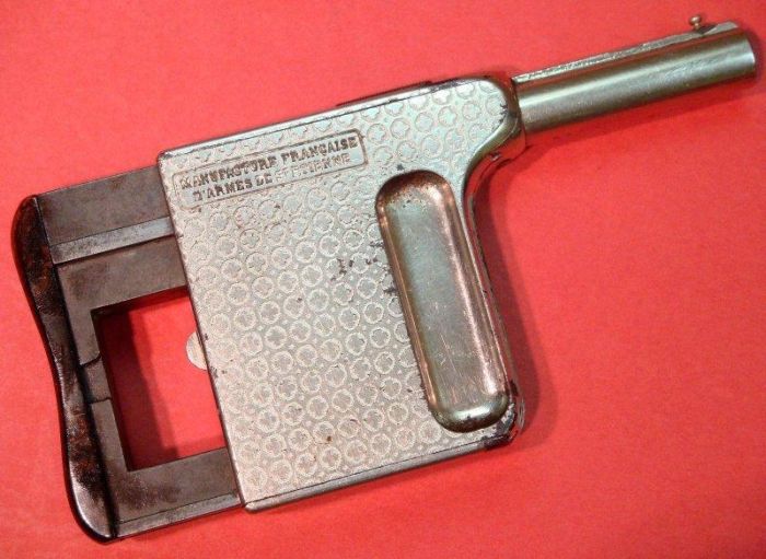 Необычный французский пистолет-эспандер (11 фото)