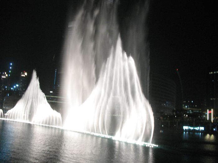 Удивительный фонтан стоимостью 218 млн долларов (15 фото)