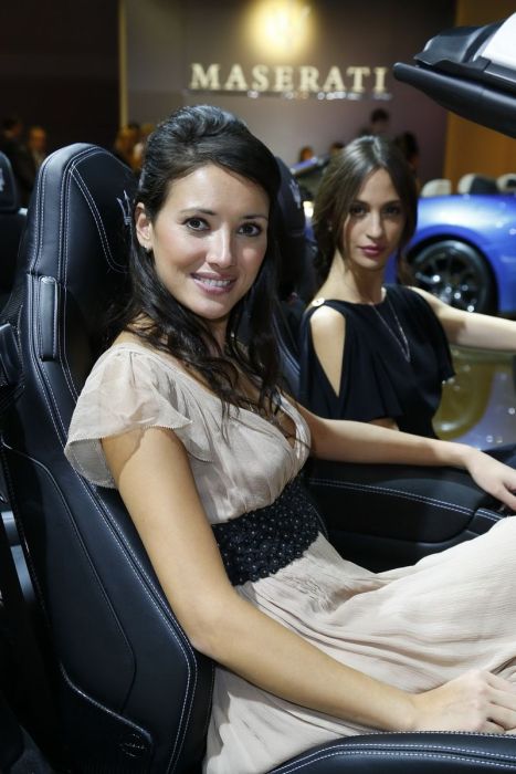Девушки с Парижской автовыставки 2012 (101 фото)