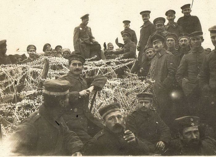 Как враждующие стороны вместе встретили Рождество 1914 года (14 фото)