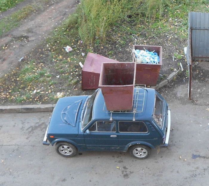 Никогда не паркуйтесь возле мусорных баков (3 фото)