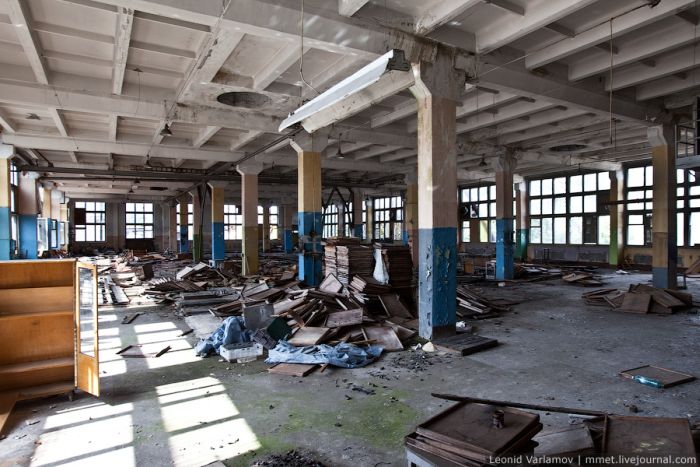 Заброшенный фарфоровый завод (47 фото)