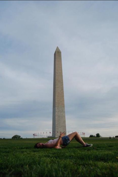 Туристы фотографируются с Монументом Вашингтона (23 фото)
