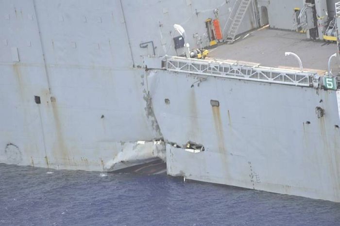 Американский военный корабль был уничтожен австралийской подлодкой (32 фото)