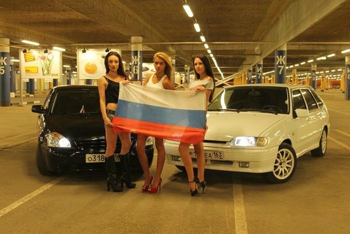 Сделано в России: девушки и тюнингованные автомобили (58 фото)
