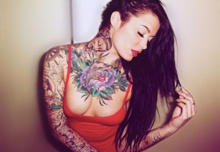 Потрясающие татуировками на стройных девушках (50 фото)