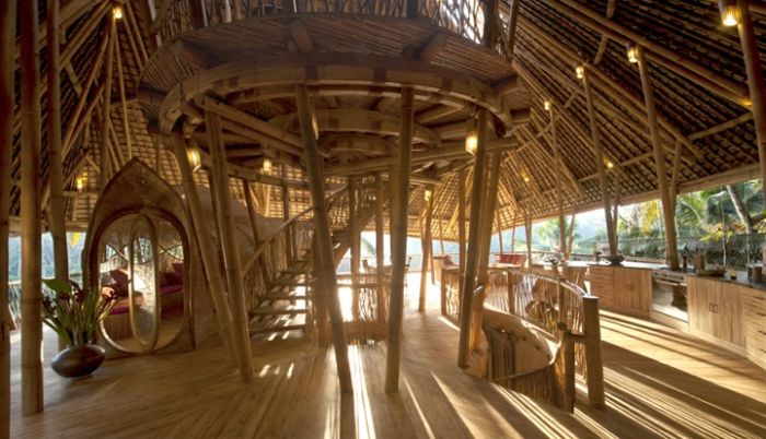 Дом из бамбука на Бали (15 фото)