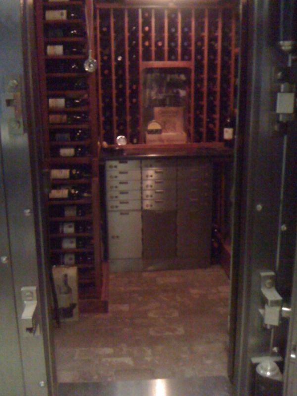 Необычное хранилище для очень дорогого вина (5 фото)