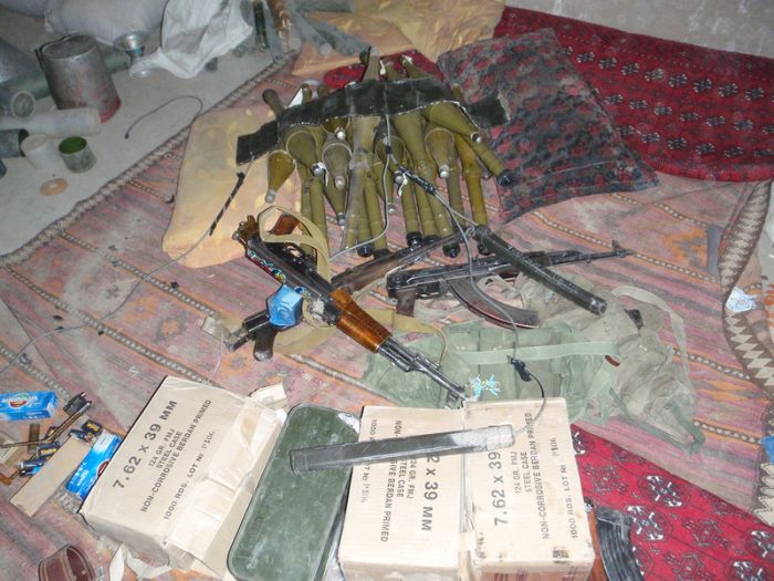 Конфискованное оружие у талибских повстанцев (28 фото)