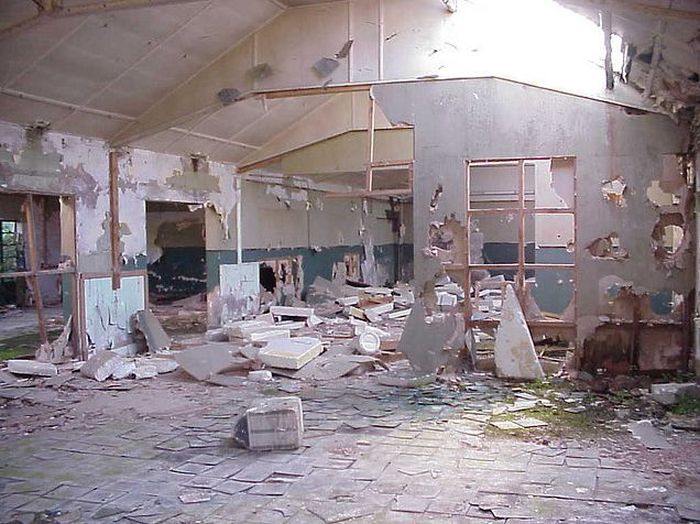 Заброшенная больница в Великобритании (48 фото)