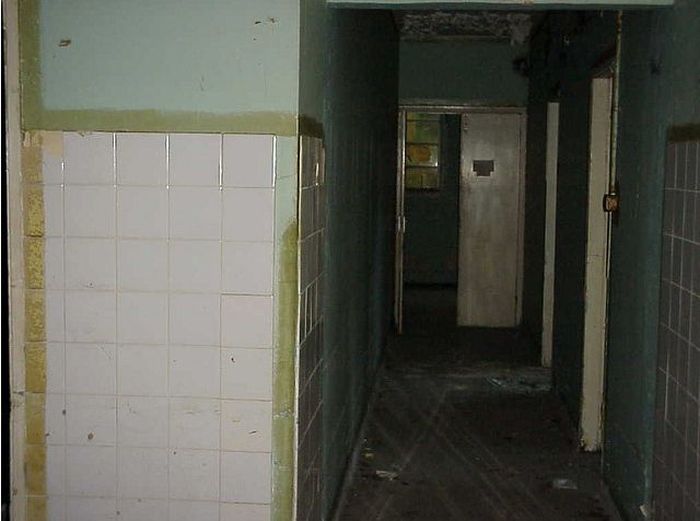 Заброшенная больница в Великобритании (48 фото)