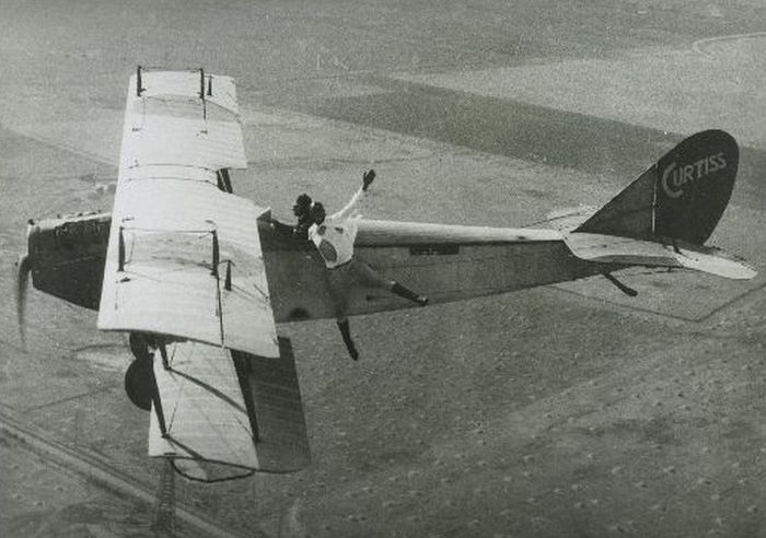 Архивные ретро снимки каскадеров 1920-х годов (20 фото)