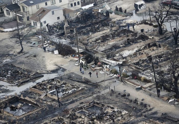 Район Квинс был снесен с лица Земли ураганом "Сэнди" (9 фото)