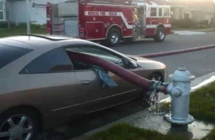 Никогда не паркуйтесь у пожарных гидрантов (5 фото)