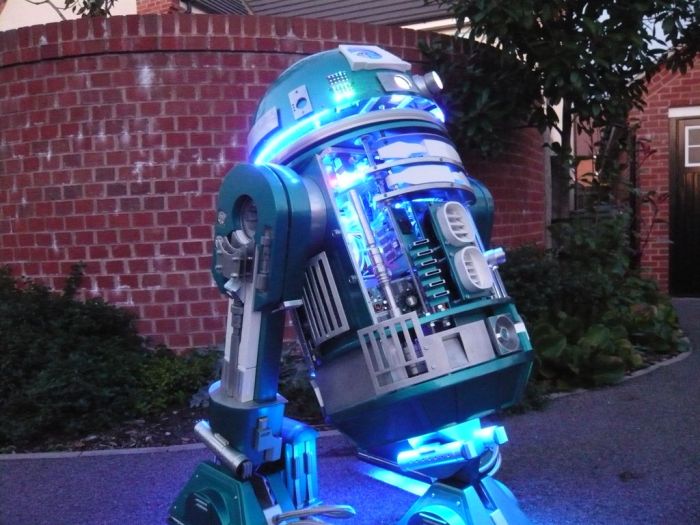Моддинг компьютера в виде робота "R2-D2" (35 фото)