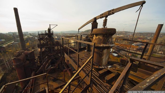 Заброшенный промышленный завод им. Куйбышева (32 фото)
