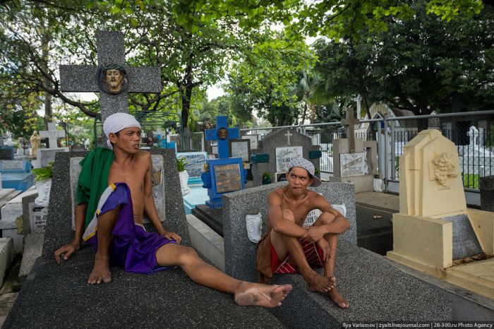 Необычное кладбище на Филиппинах (27 фото)