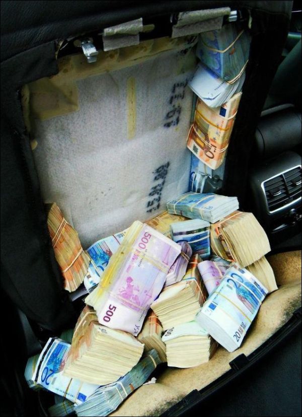 Неудачная контрабанда 1,8 млн. евро (4 фото)