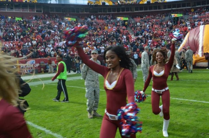Девушки из группы поддержки команды Redskins (75 фото)