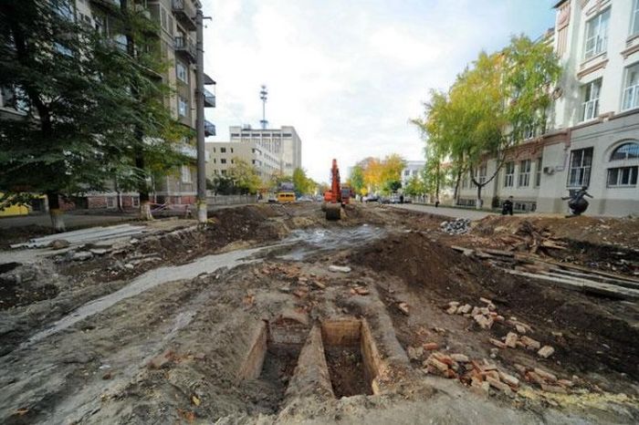 Неожиданная находка при строительстве дороги в Ростове-на-Дону (11 фото)