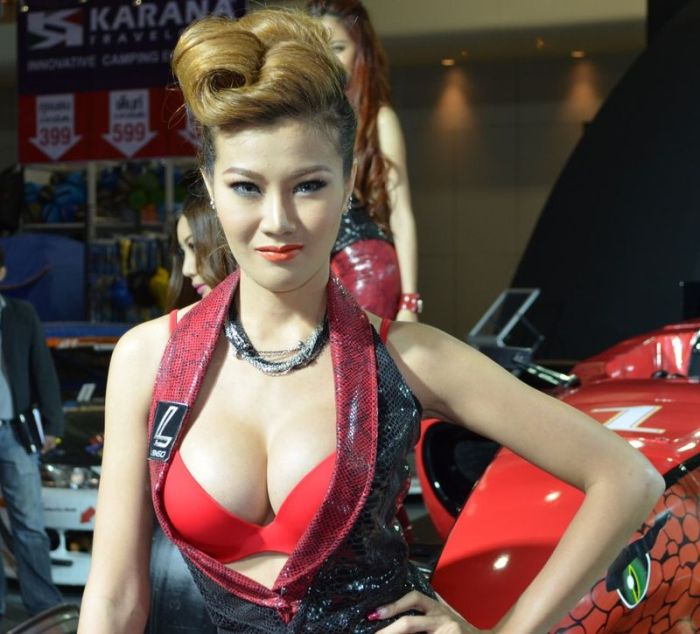 Девушки с автовыставки в Таиланде 2012 (85 фото)