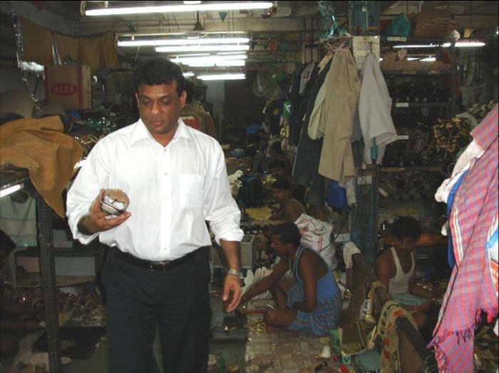 Как производят модельные туфельки в Индии (17 фото)