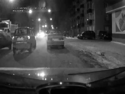 Миссия невыполнима: девушка паркует крохотный Matiz (9.3 мб)