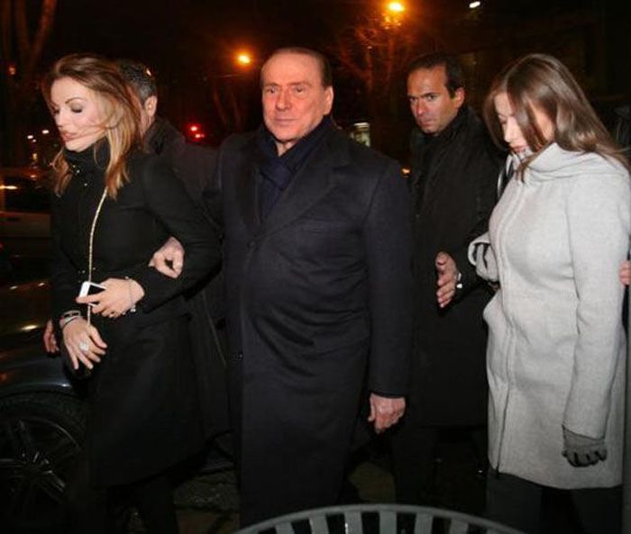 Невеста Сильвио Берлускони моложе его на 49 лет! (18 фото)