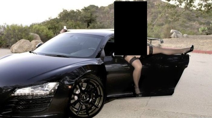 "Девушка" хотела продать Audi R8 поскорее (8 фото)