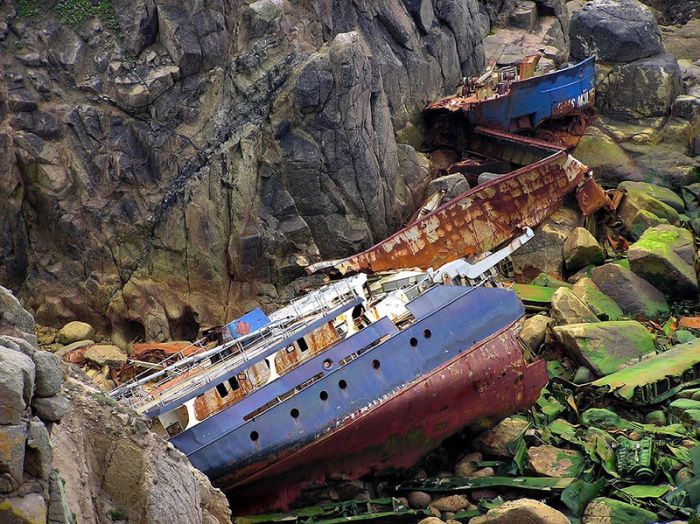 Умирающие останки покинутых кораблей (30 фото)